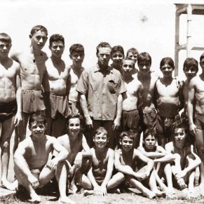 Grupo_con_el_Dr._Vargas_1953